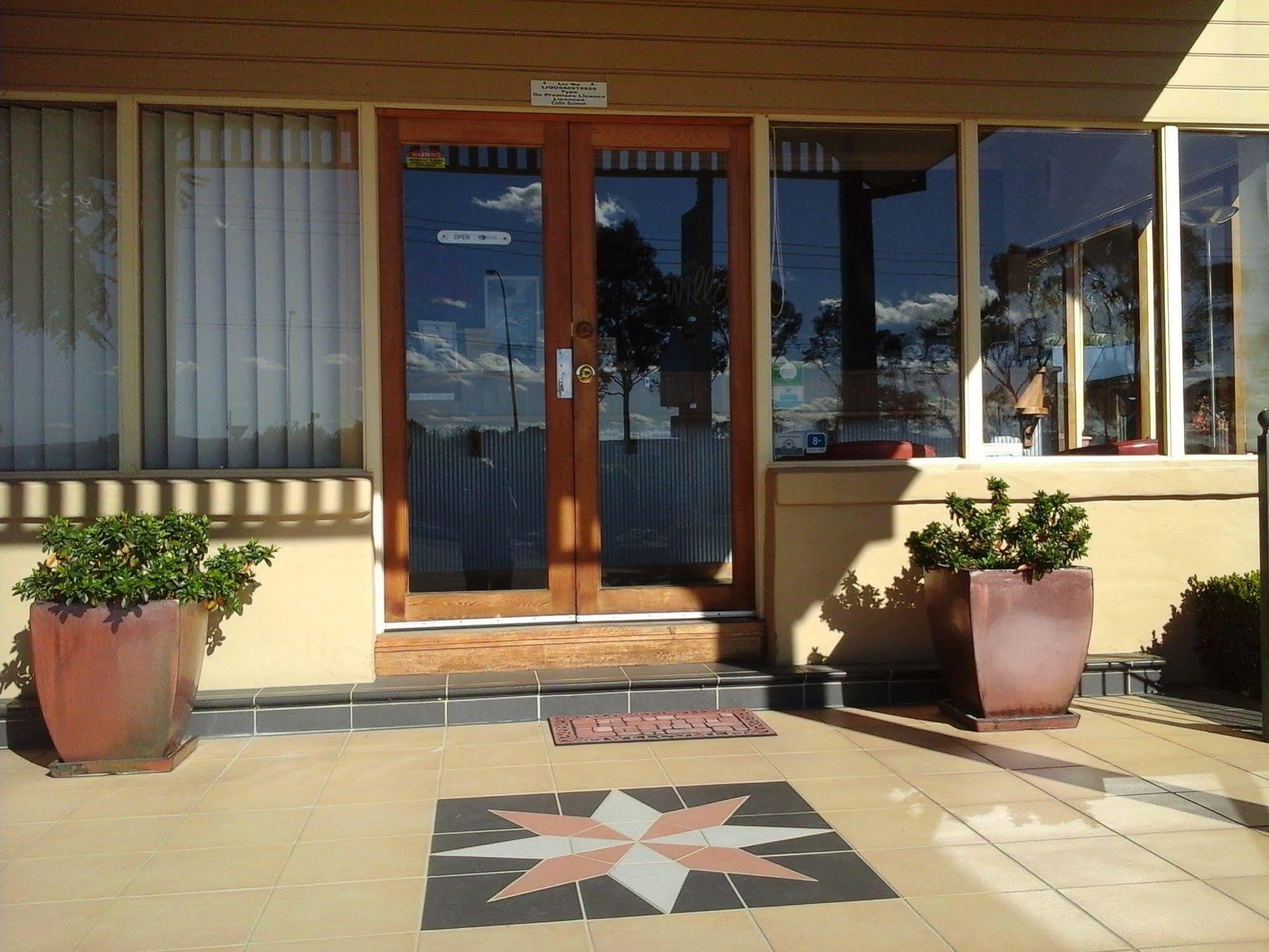 Willows Motel Goulburn Exterior photo